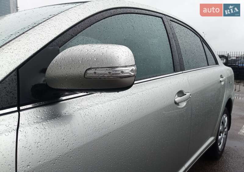 Седан Toyota Avensis 2007 в Киеве