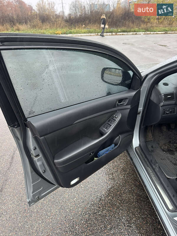 Универсал Toyota Avensis 2007 в Чернигове