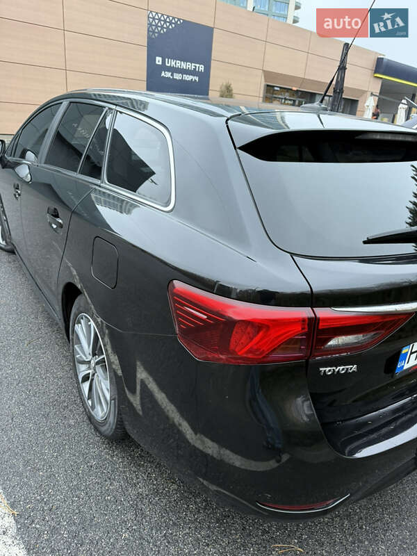 Универсал Toyota Avensis 2016 в Павлограде