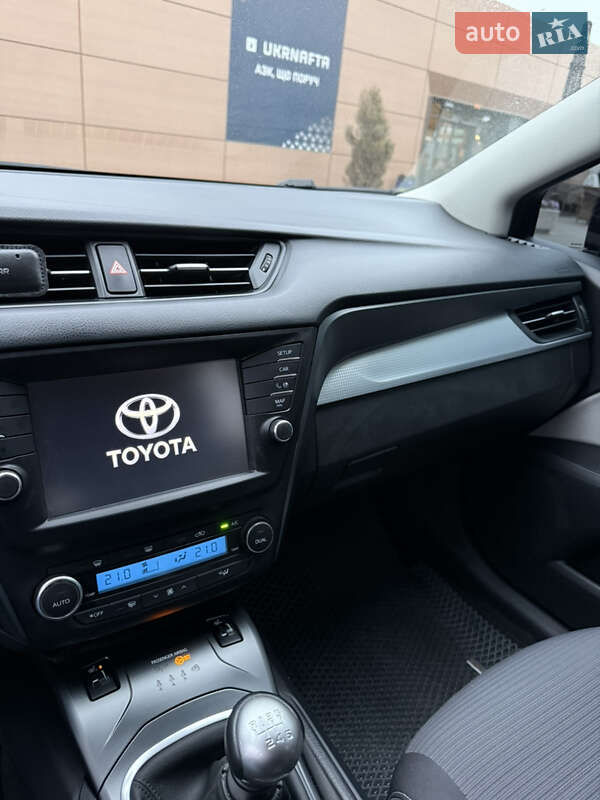 Универсал Toyota Avensis 2016 в Павлограде