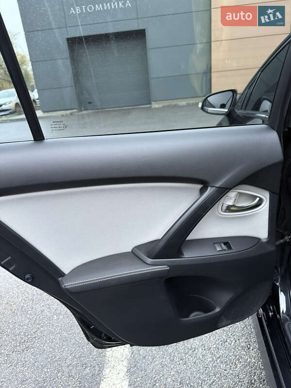 Универсал Toyota Avensis 2016 в Павлограде