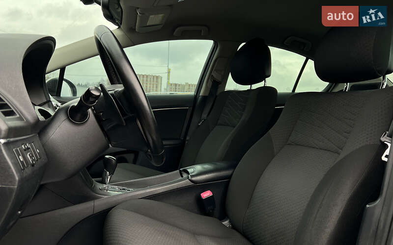 Седан Toyota Avensis 2008 в Львове