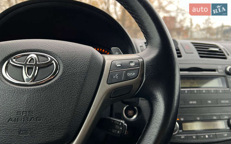 Седан Toyota Avensis 2008 в Львове