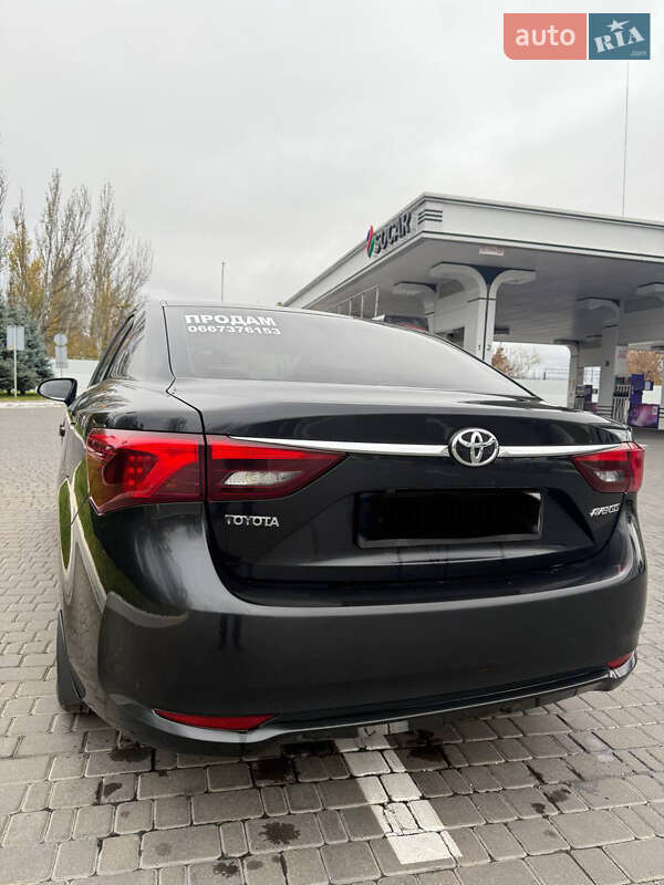 Седан Toyota Avensis 2016 в Благовещенском