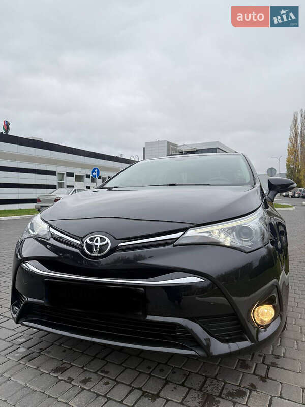 Седан Toyota Avensis 2016 в Благовещенском