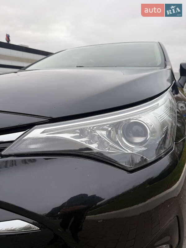 Седан Toyota Avensis 2016 в Благовещенском