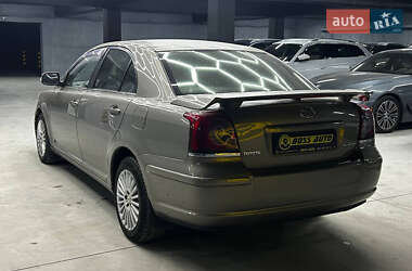 Седан Toyota Avensis 2006 в Черновцах