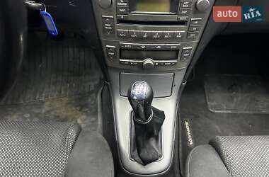 Седан Toyota Avensis 2006 в Черновцах