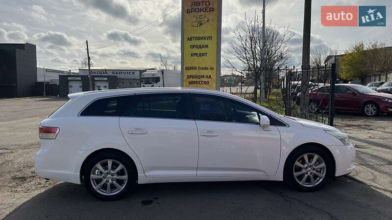 Универсал Toyota Avensis 2010 в Николаеве