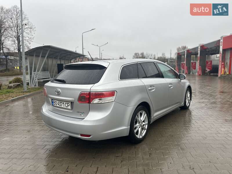 Универсал Toyota Avensis 2010 в Тернополе