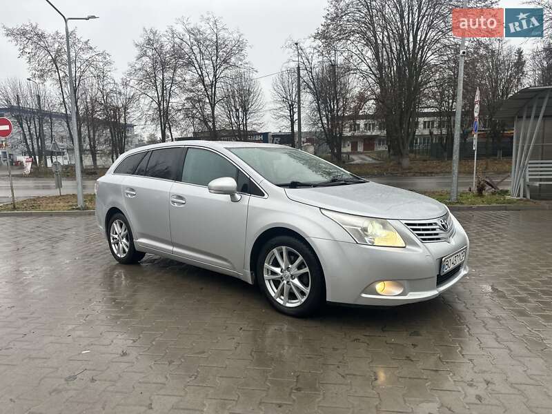 Универсал Toyota Avensis 2010 в Тернополе