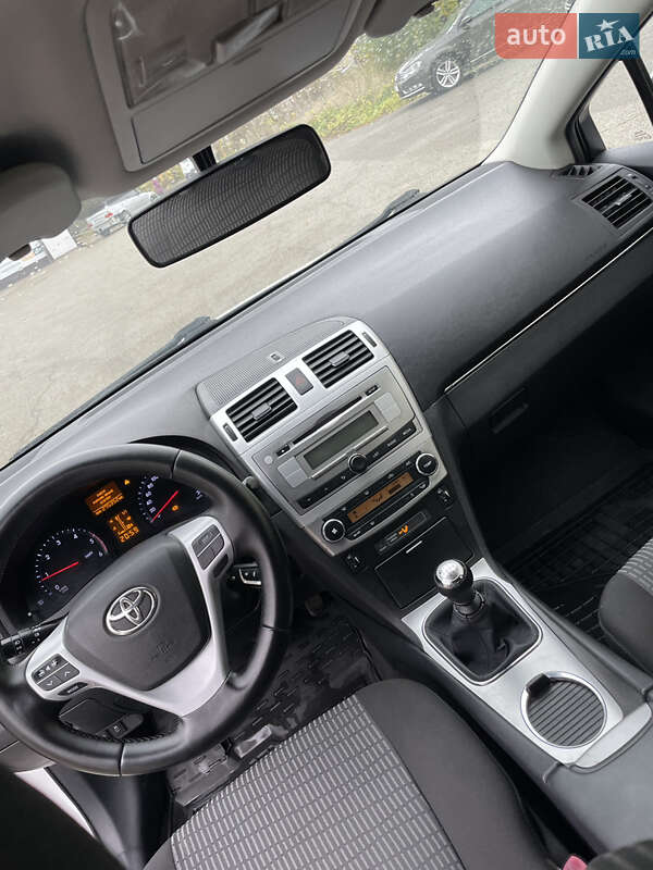 Универсал Toyota Avensis 2012 в Чернигове фото 9 Универсал Toyota Avensis 2012 в Чернигове