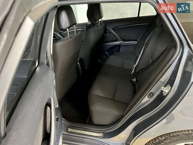 Универсал Toyota Avensis 2010 в Самборе