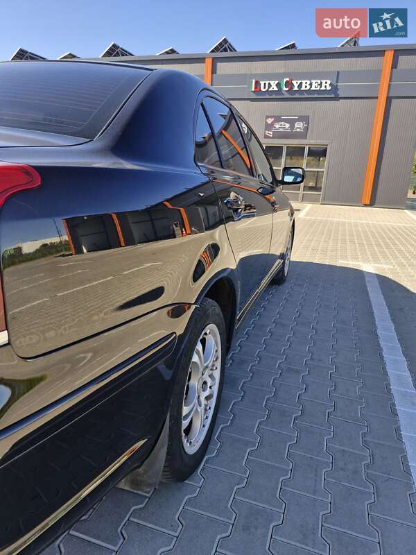 Седан Toyota Avensis 2005 в Виннице