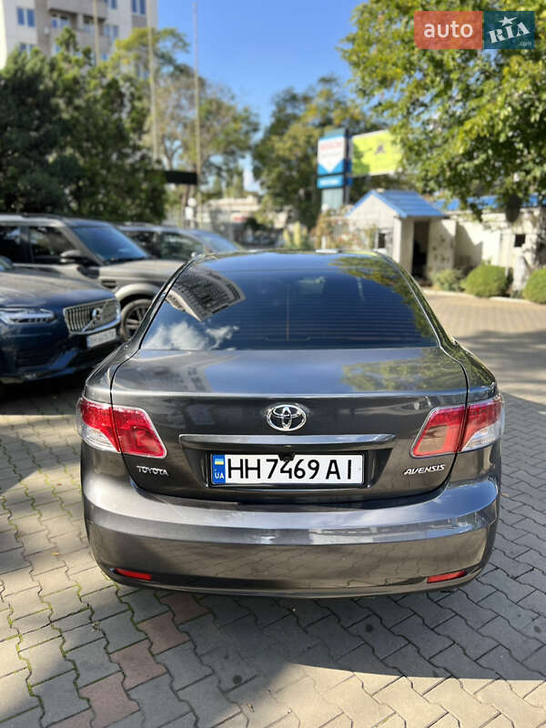 Седан Toyota Avensis 2009 в Одессе