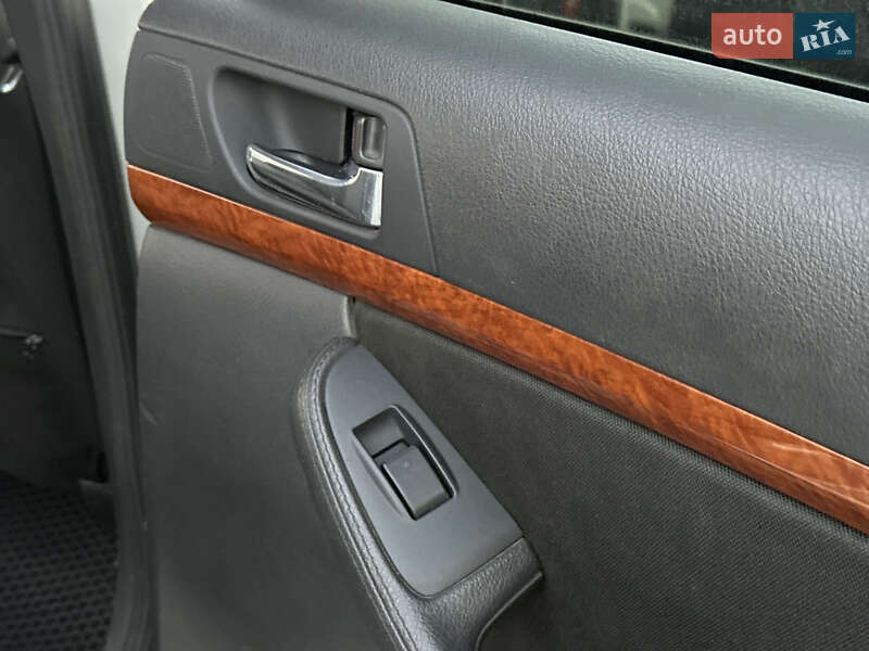 Седан Toyota Avensis 2007 в Одессе