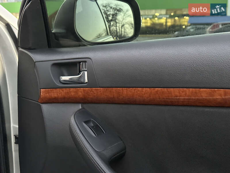 Седан Toyota Avensis 2007 в Одессе