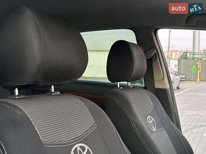 Седан Toyota Avensis 2007 в Одессе