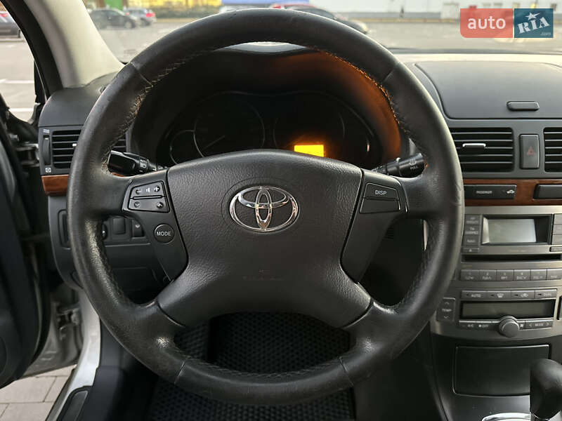 Седан Toyota Avensis 2007 в Одессе