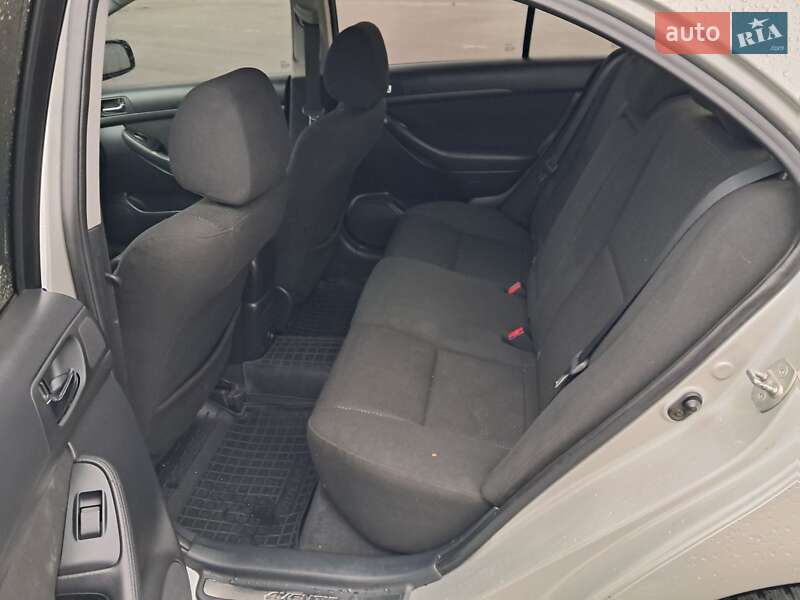 Седан Toyota Avensis 2005 в Києві