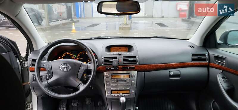 Седан Toyota Avensis 2006 в Черкассах