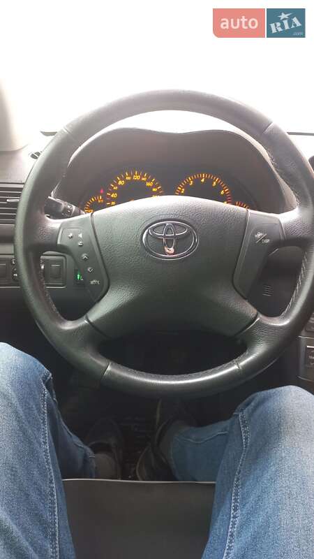 Универсал Toyota Avensis 2003 в Хмельницком