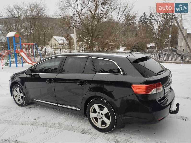 Универсал Toyota Avensis 2012 в Кременце