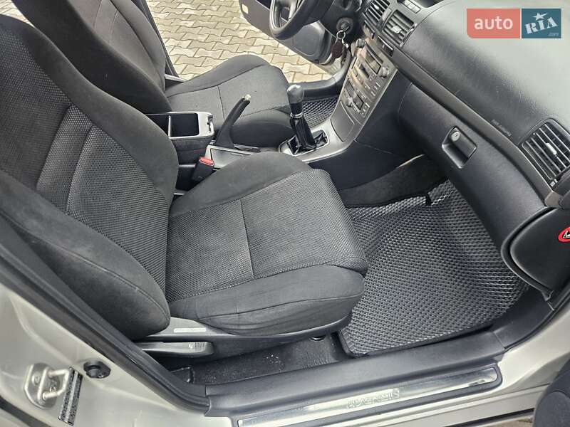 Універсал Toyota Avensis 2004 в Вінниці