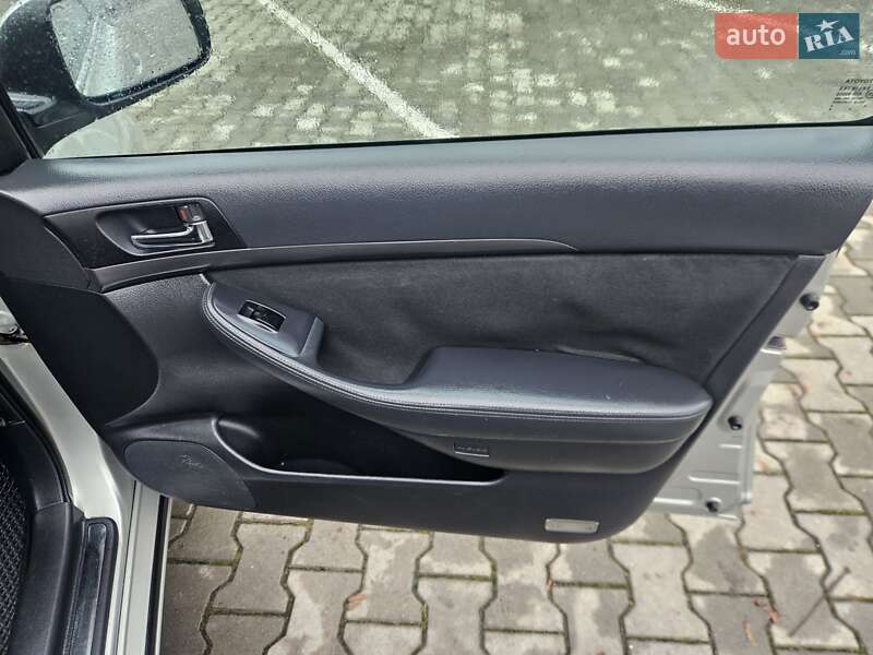 Універсал Toyota Avensis 2004 в Вінниці