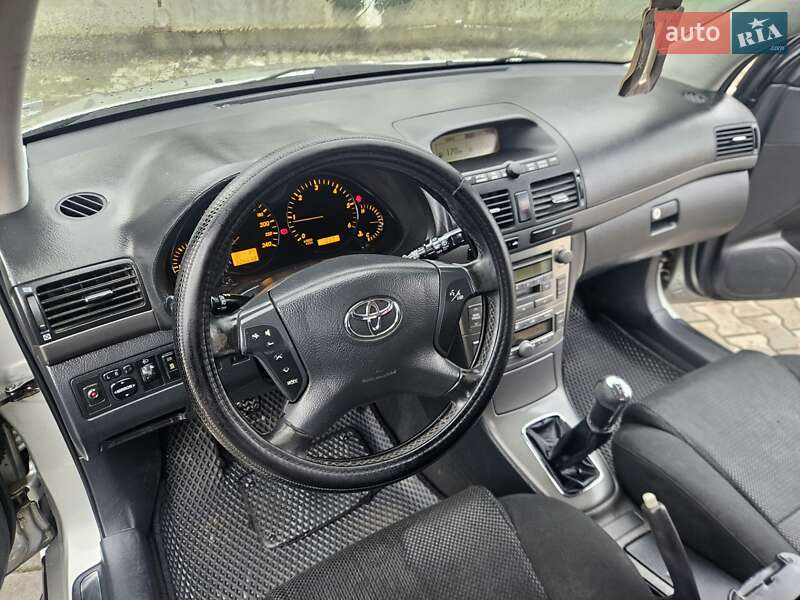 Універсал Toyota Avensis 2004 в Вінниці