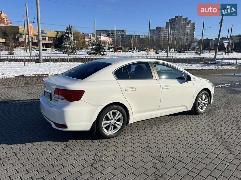 Седан Toyota Avensis 2012 в Львове