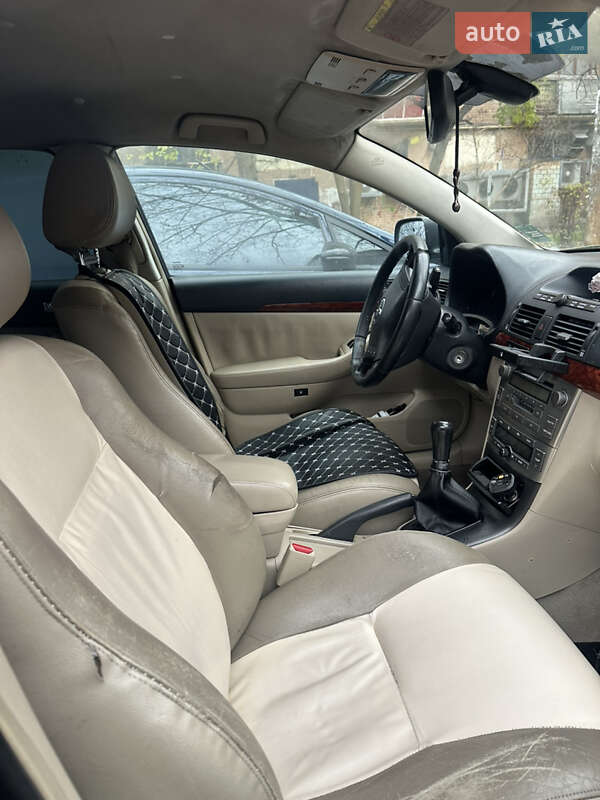 Универсал Toyota Avensis 2003 в Киеве
