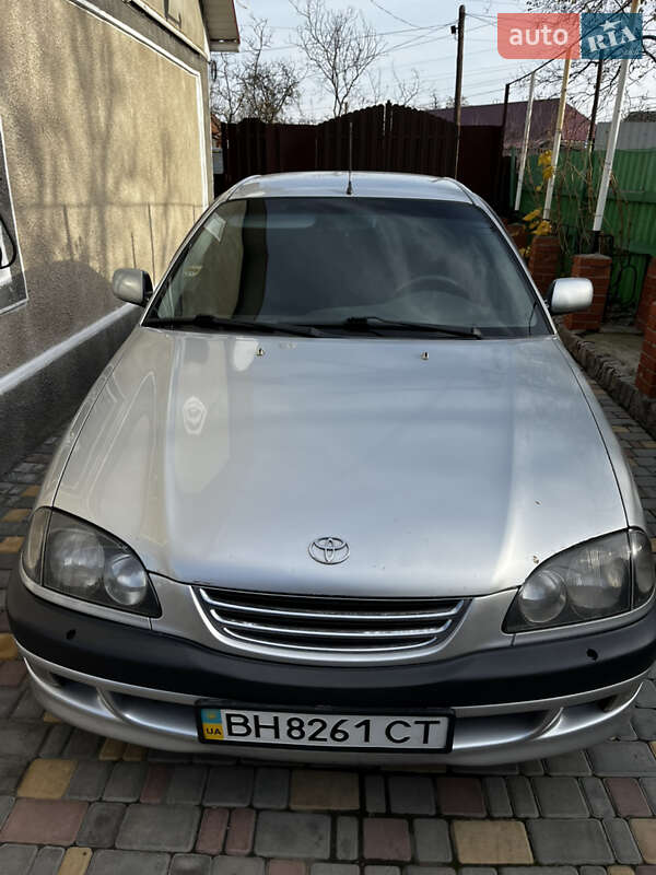 Седан Toyota Avensis 1998 в Белгороде-Днестровском
