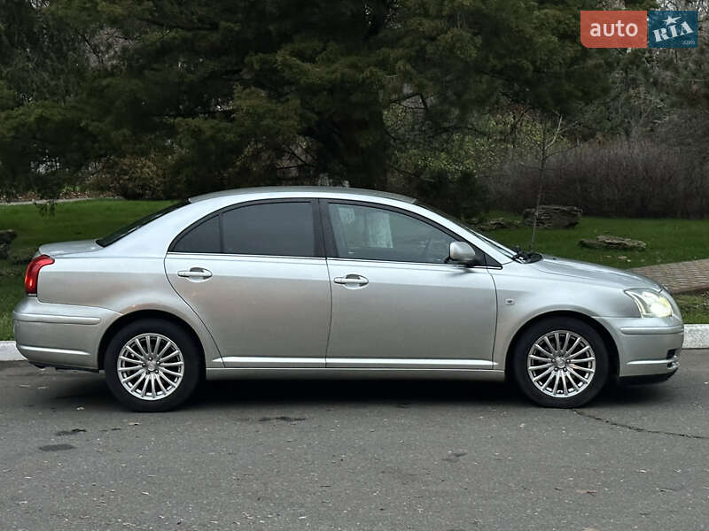 Седан Toyota Avensis 2004 в Одессе
