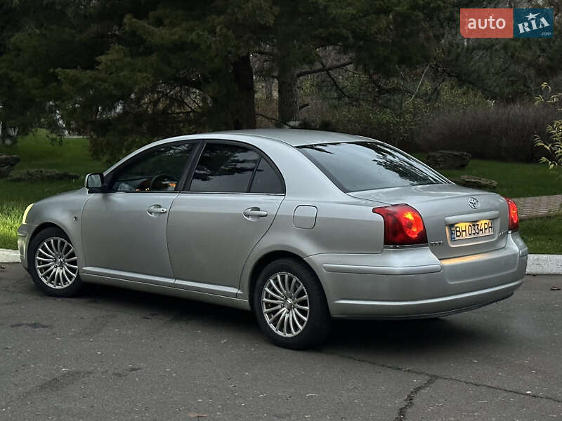 Седан Toyota Avensis 2004 в Одессе