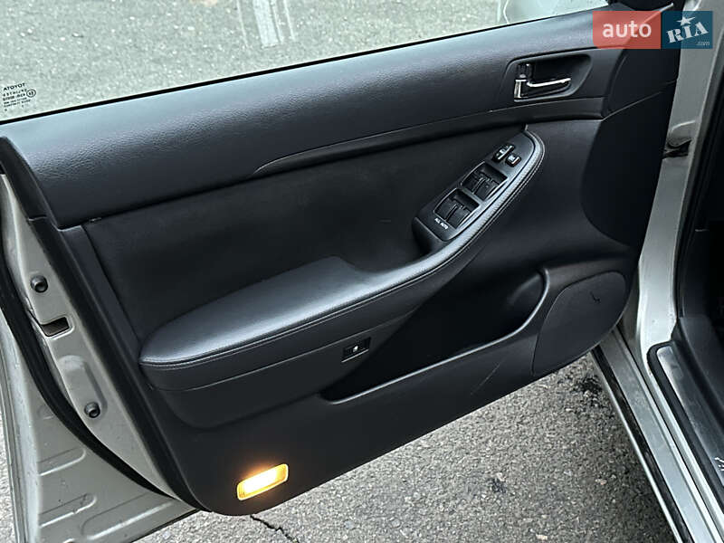 Седан Toyota Avensis 2004 в Одессе