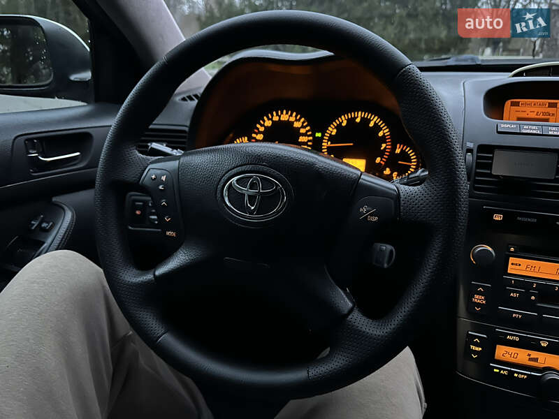 Седан Toyota Avensis 2004 в Одессе