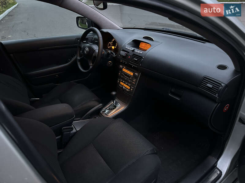 Седан Toyota Avensis 2004 в Одессе