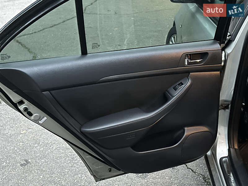 Седан Toyota Avensis 2004 в Одессе