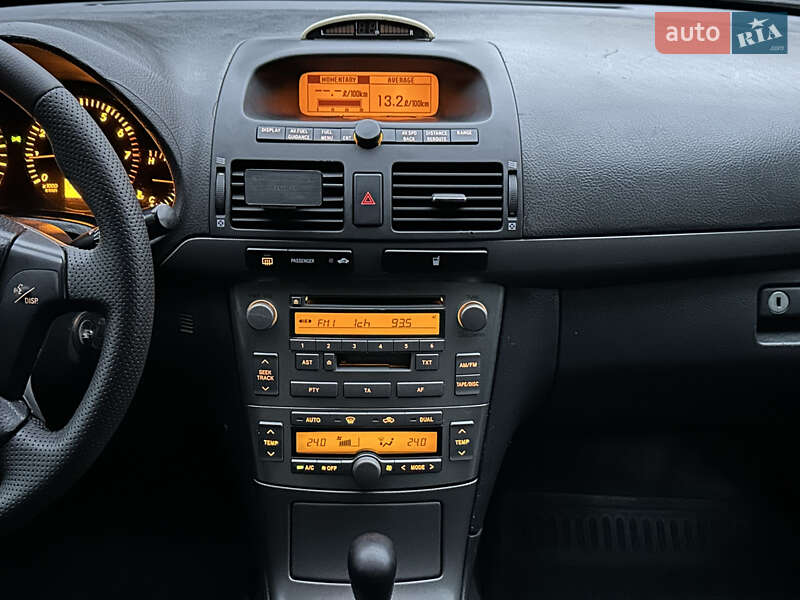 Седан Toyota Avensis 2004 в Одессе