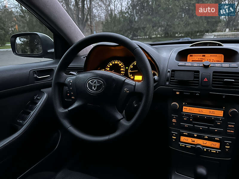 Седан Toyota Avensis 2004 в Одессе