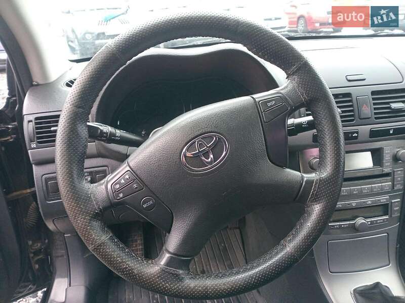 Седан Toyota Avensis 2008 в Львове