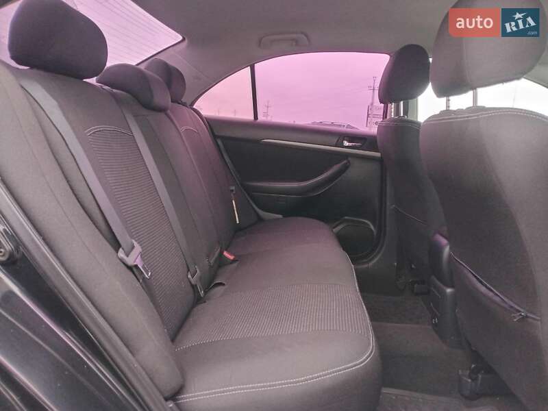 Седан Toyota Avensis 2008 в Львове