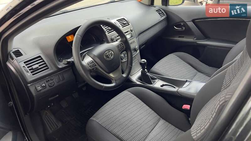 Седан Toyota Avensis 2011 в Первомайске