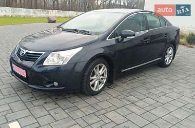 Седан Toyota Avensis 2010 в Луцке