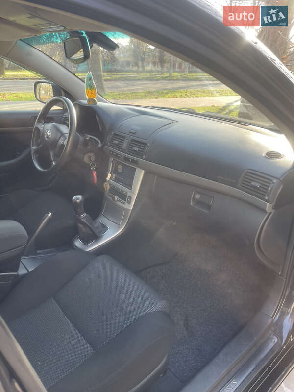 Седан Toyota Avensis 2008 в Херсоне