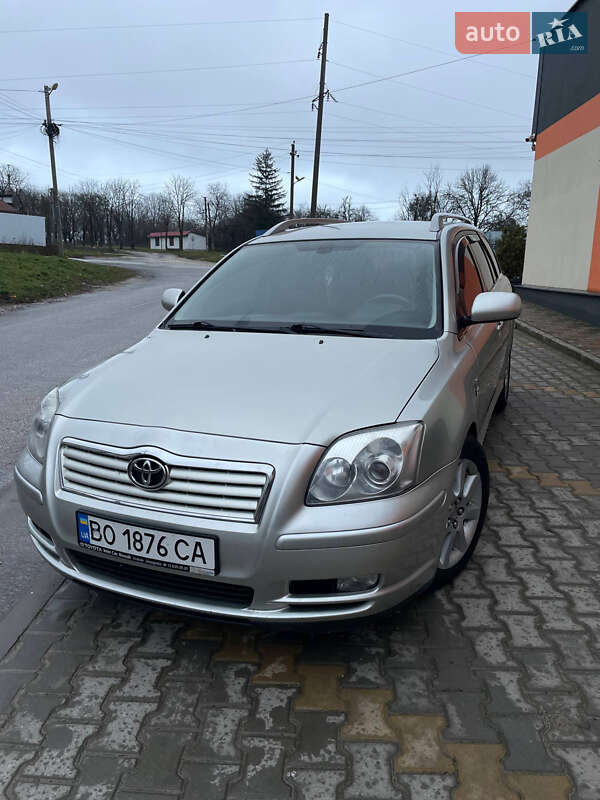 Универсал Toyota Avensis 2005 в Новой Ушице