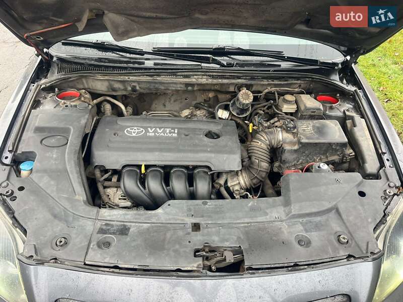 Седан Toyota Avensis 2005 в Днепре