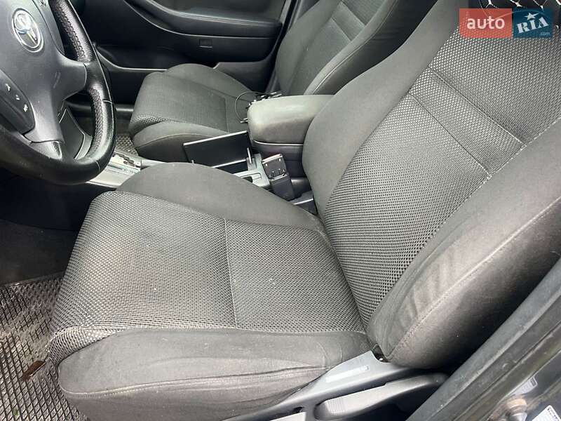 Седан Toyota Avensis 2005 в Днепре