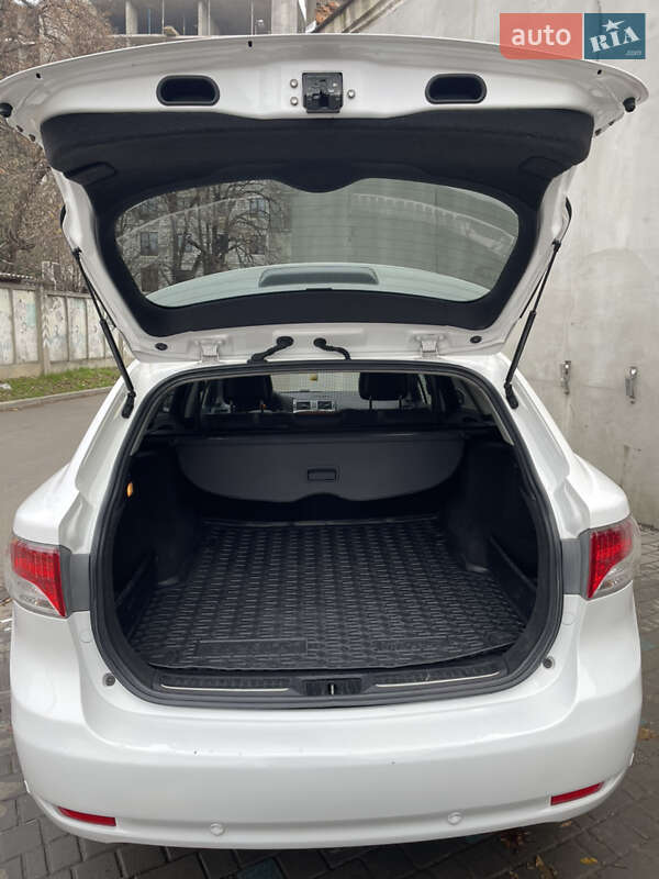 Универсал Toyota Avensis 2010 в Измаиле